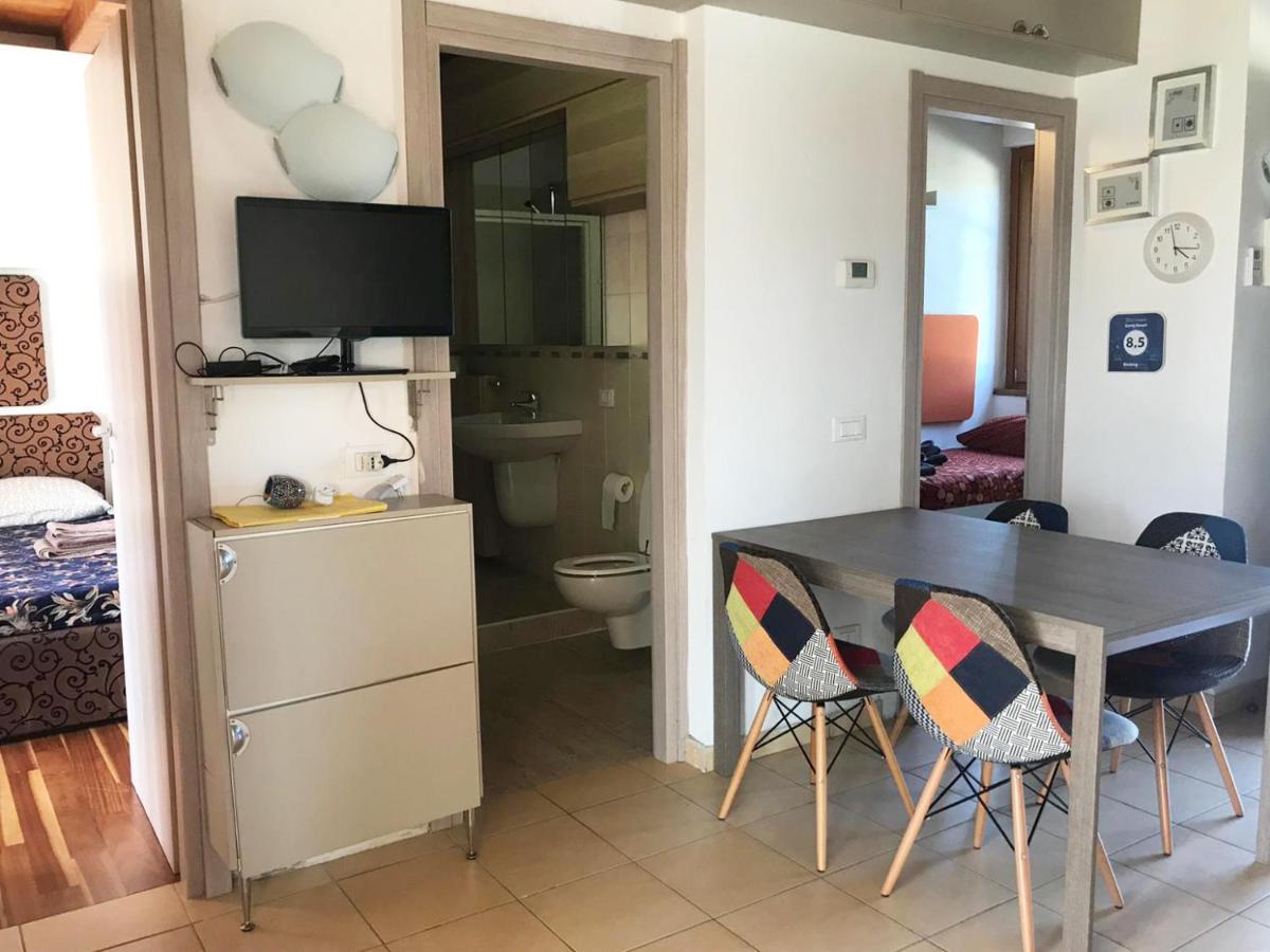 Luxury Apartments - Le Fate - Residence With Pool Manerba del Garda Exteriör bild