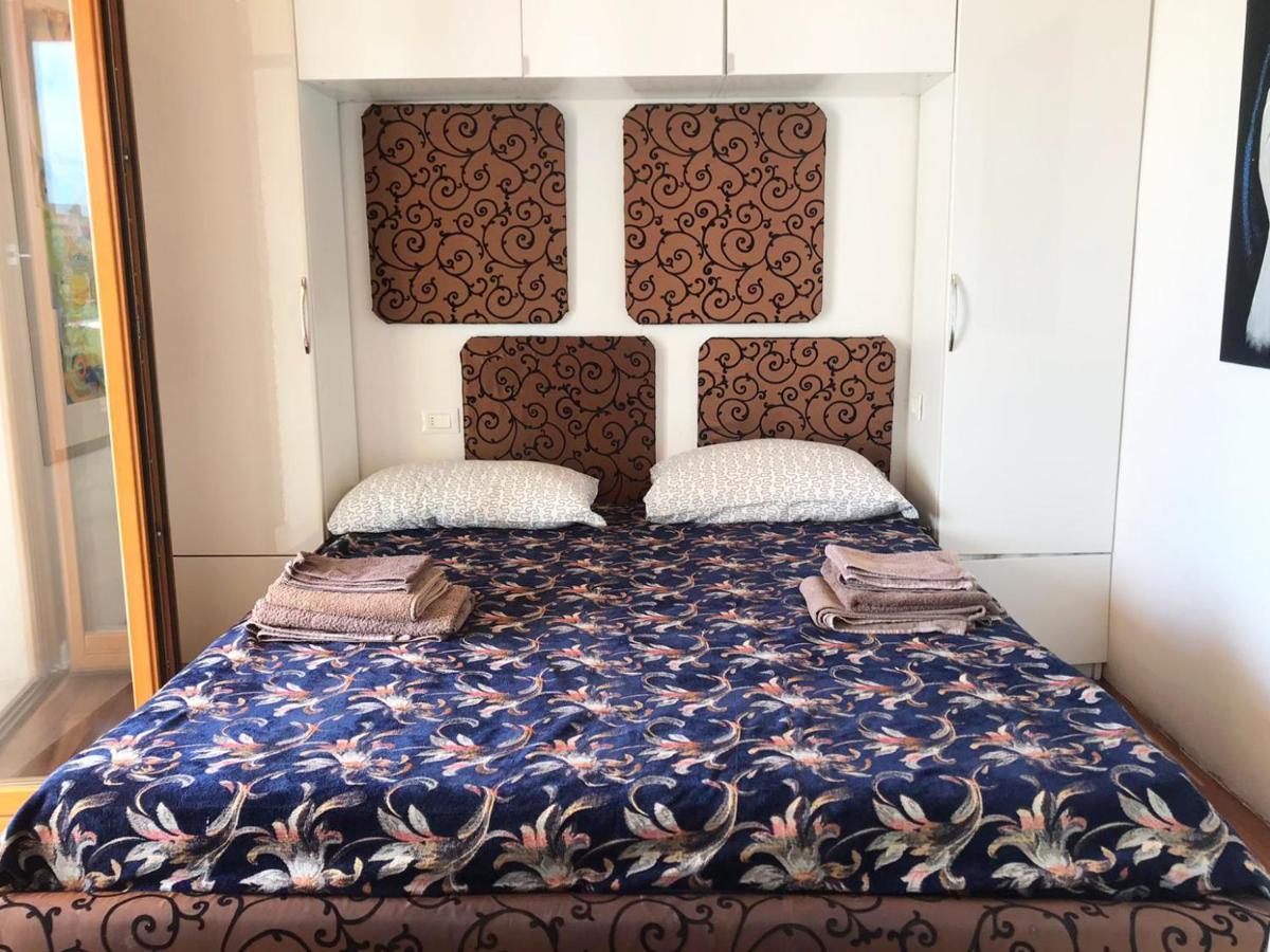 Luxury Apartments - Le Fate - Residence With Pool Manerba del Garda Exteriör bild