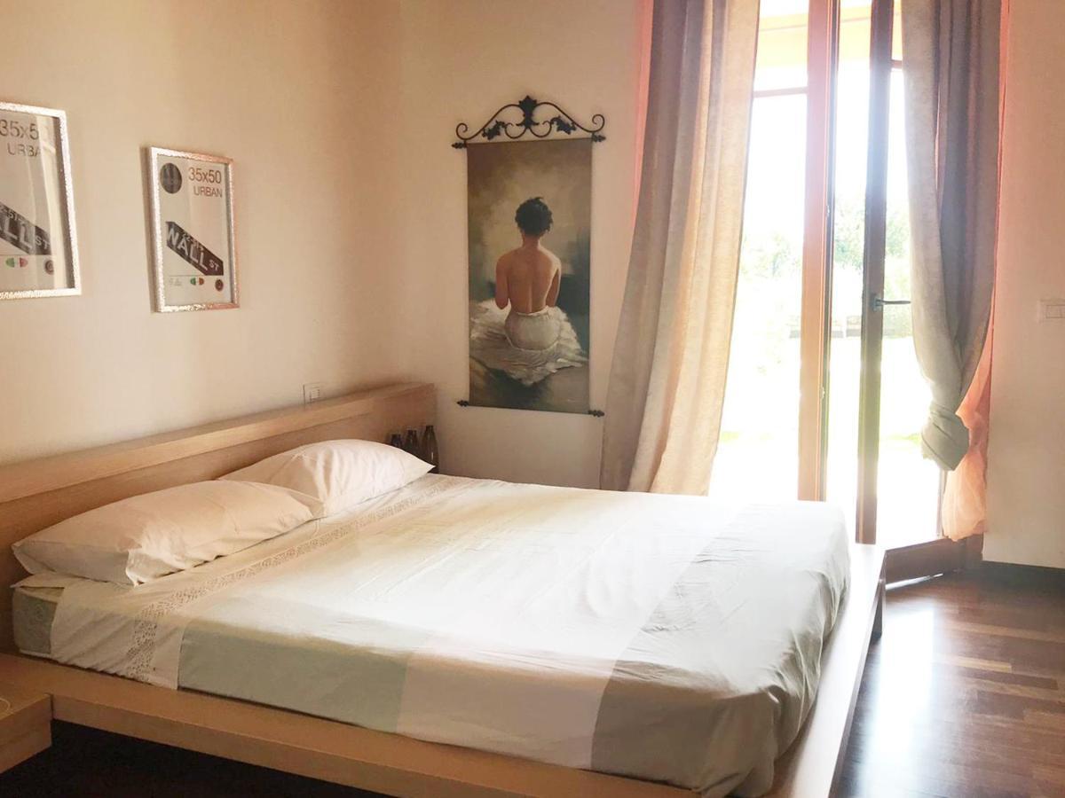 Luxury Apartments - Le Fate - Residence With Pool Manerba del Garda Exteriör bild